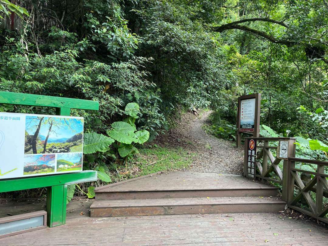 想輕鬆小跑、眺望蘭陽溪谷，可從小泰山步道路口起跑。圖／Jill Chou