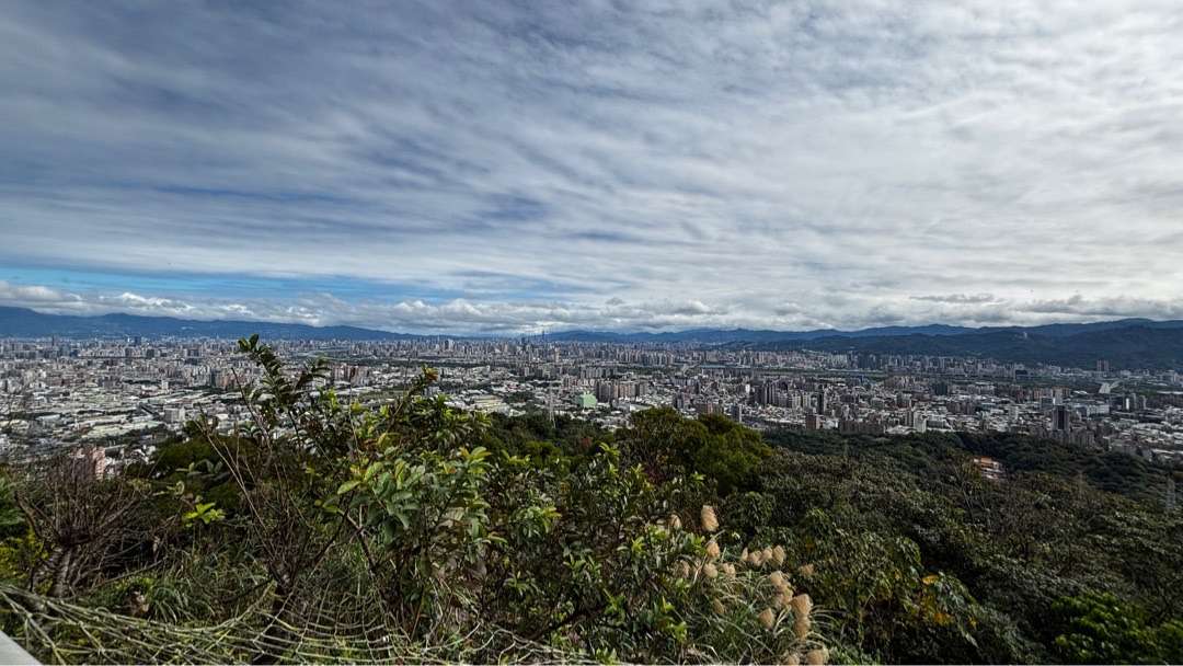 從大同山眺望大臺北，景色壯闊。圖／Afu