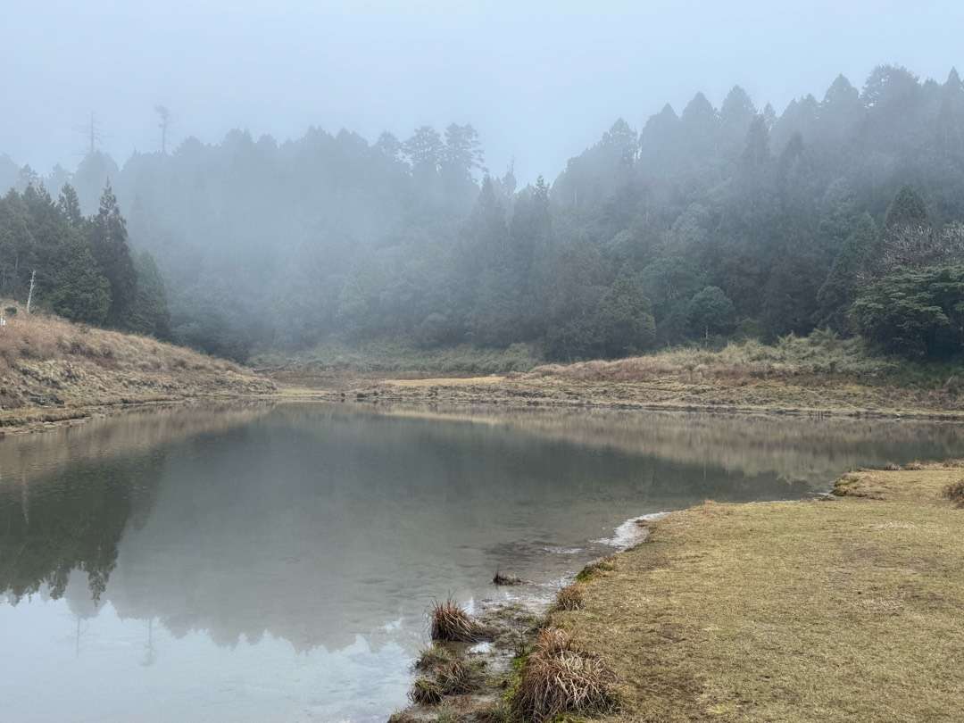 霧氣氤氳的加羅湖。圖／sungchuan