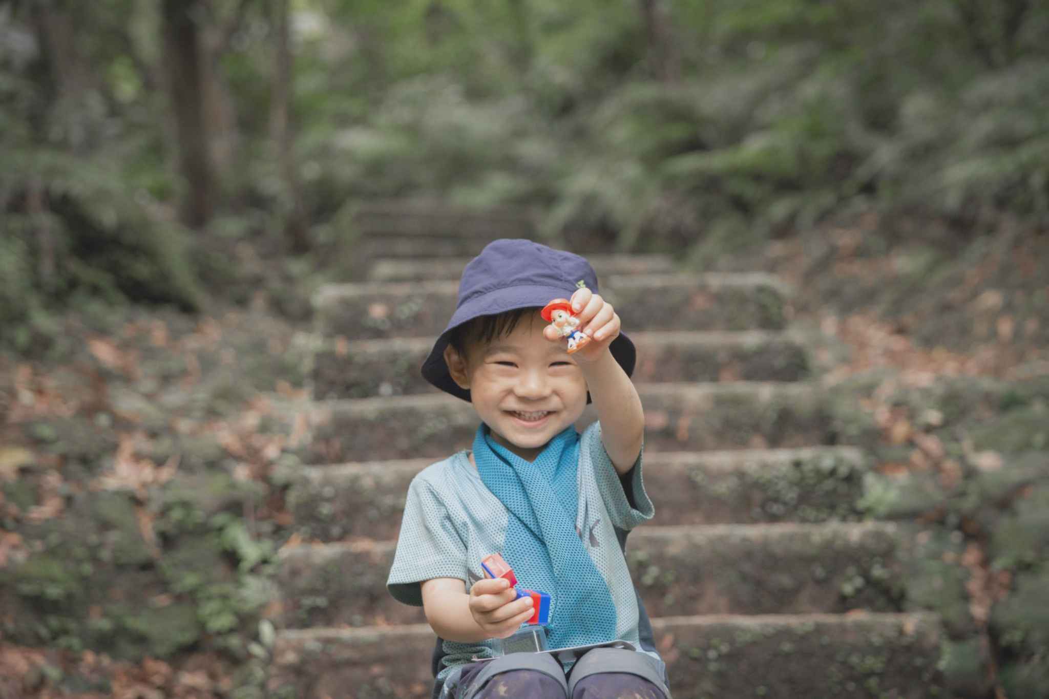 「精靈的小禮物」有時是昆蟲模型、有時是玩具總動員的小公仔，但這些禮物對小樂的真正意義，更像是朋友的祝福。