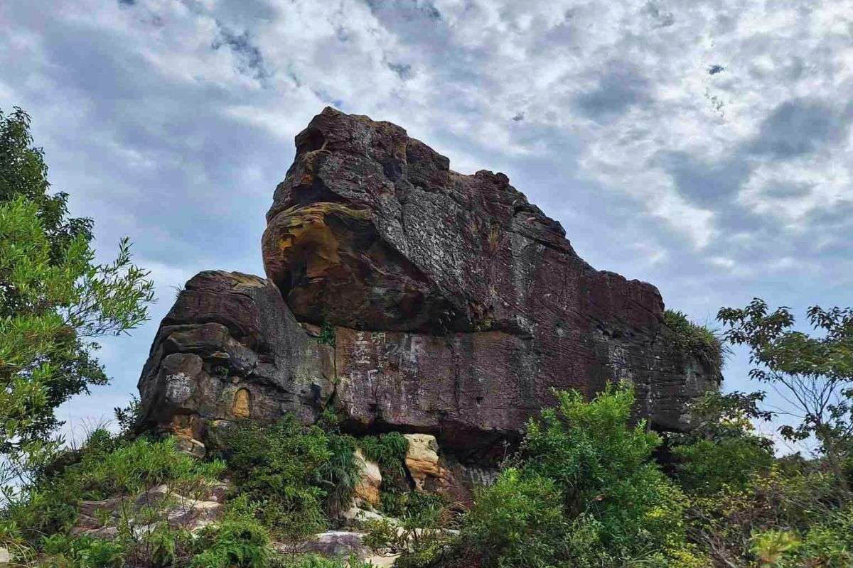 因形似軍艦而得名的軍艦岩，是登山、越野跑熱門的新手路線。（圖片：Cloud）