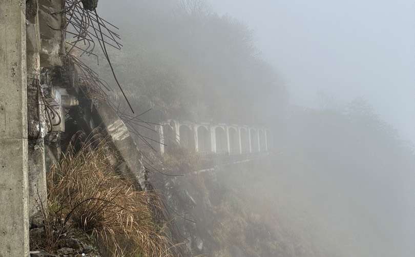 阿里山午後容易起霧，行進時須留意腳下，並帶好離線地圖、事先下載參考路線。圖／Jerry Chan