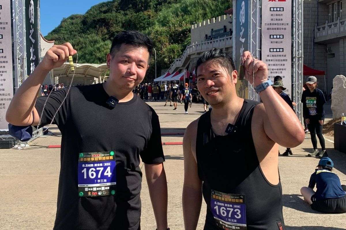 2022 年，兩人參與東引軍事越野障礙賽