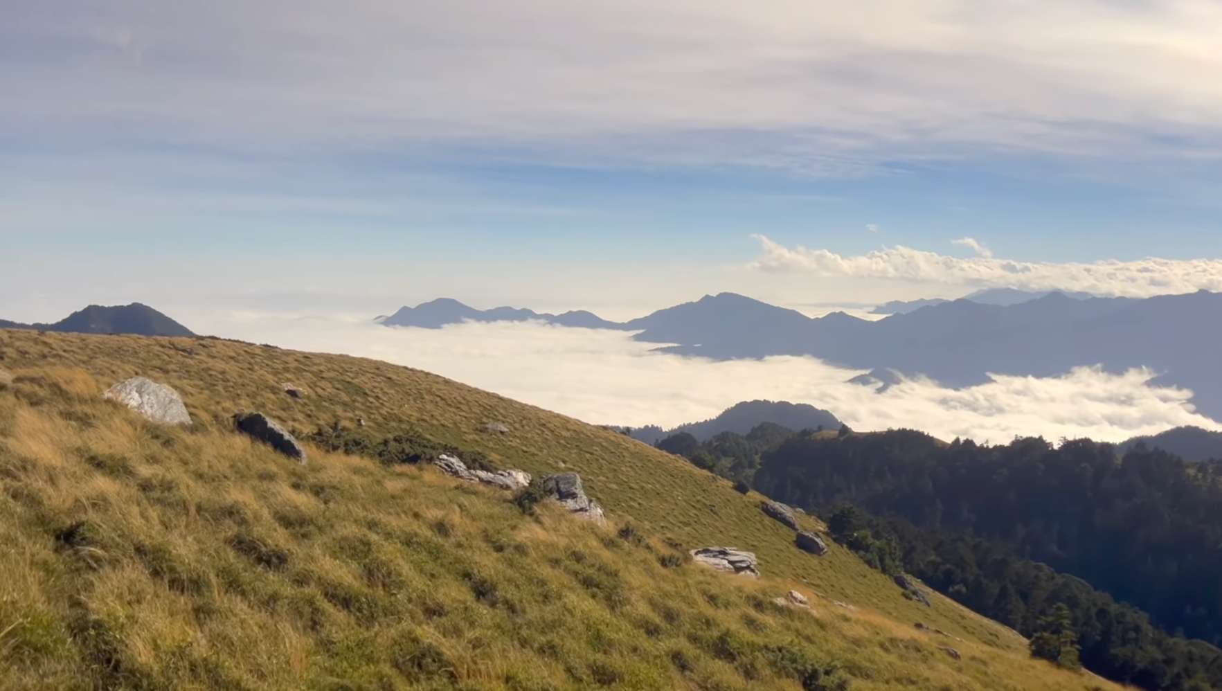奇萊東稜雲海美景